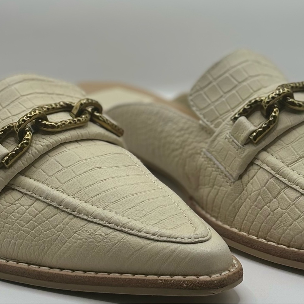 Dolce Vida Ivory Embosed Leather mule, size 7.5